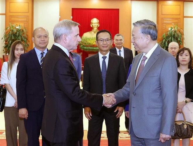 Qualcomm urged to enhance cooperation with Vietnamese enterprises Qualcomm urged to enhance cooperation with Vietnamese enterprises